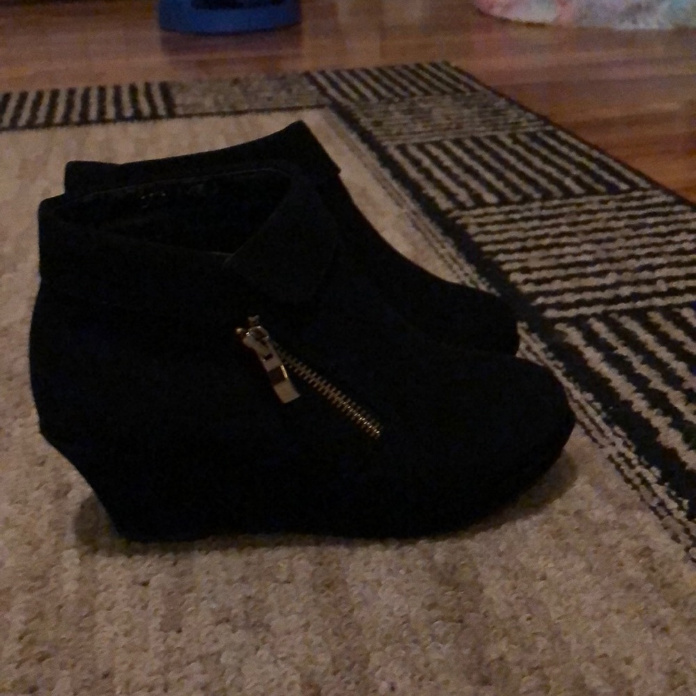 Girls boots never worn